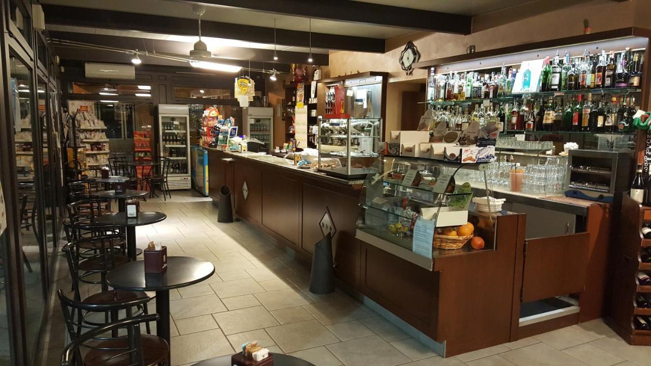 Cafe Del Peso Hotel Cavour Exterior photo